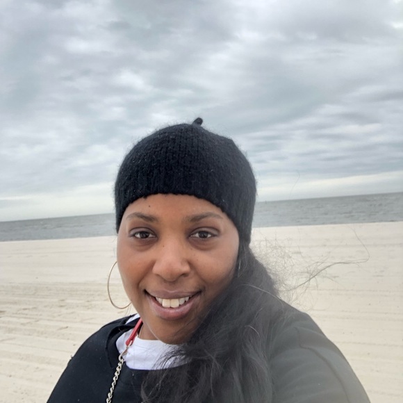 Meet your Posher, Kandace - Picture 2 of 5